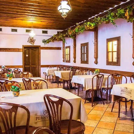 A Pizzeria U Sujana Guest house Lysica