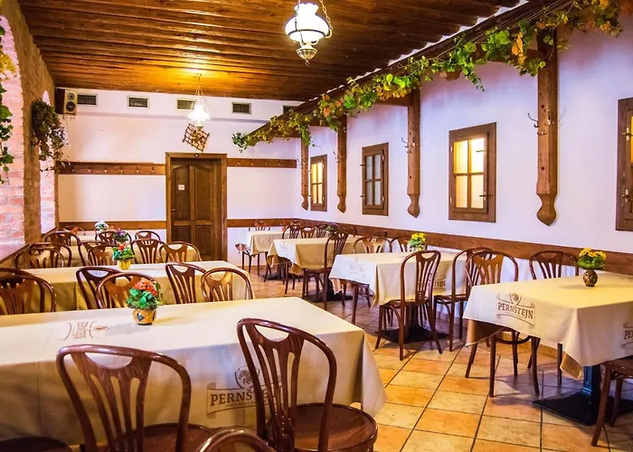 A Pizzeria U Sujana 招待所 Lysica