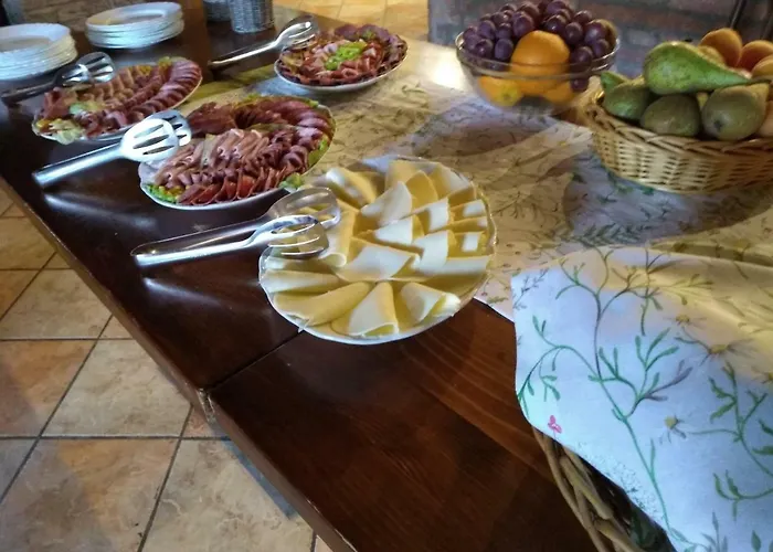 A Pizzeria U Sujana 招待所 Lysica